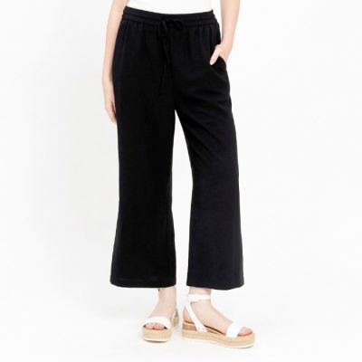 Elastic Waist Capri Pant with Pockets in Black-S