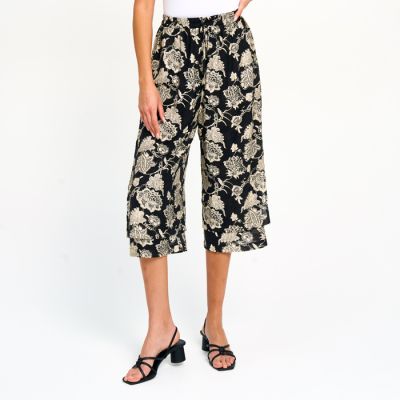 Double Layered Capri in Floral-XXL