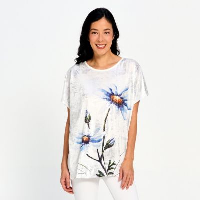 Blooming Daisies Embellished Tee in Ivory