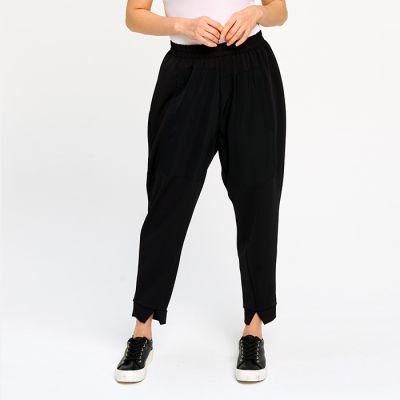 Slit Front Pull-On Pant in Black