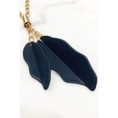 Leatherette Leaves Chain Necklace in Black/Gold