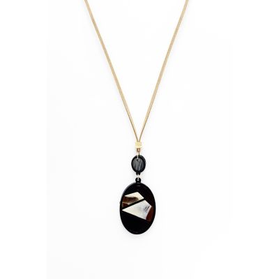 Oval Pendant Necklace in Brown