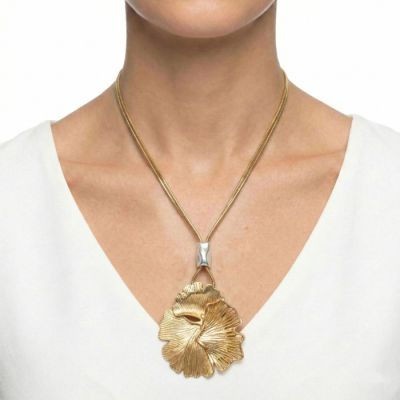 Flower Petal Necklace in Gold
