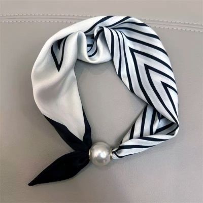 Chevron Noir Magnetic Scarf