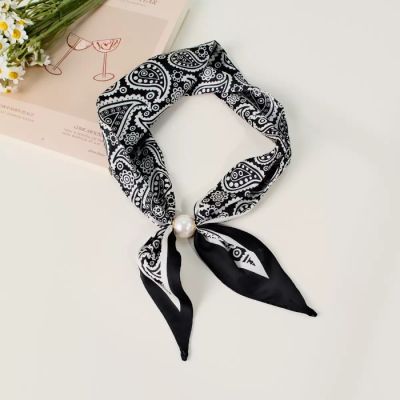 Mosaic Magnetic Pearl Scarf in Black