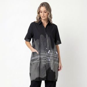 Artistic Print Button-Front Tunic in Black