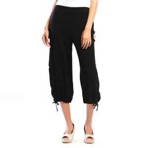 Side Button Detail Jogger Capris in Black