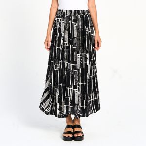 Gathers and Pleats Elastic Waist Skirt in Black